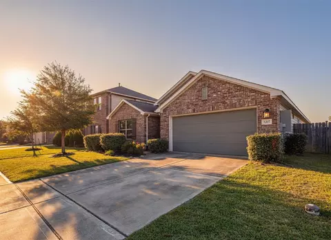 1237 Steed Bluff Dr, Alvin, TX 77511