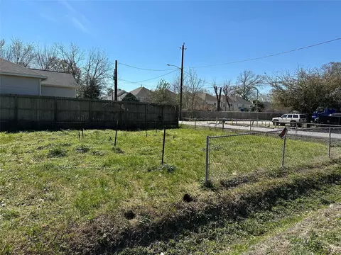 797 Davidson St, Houston, TX 77091