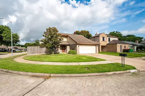 17 Crestbriar Ct, Baytown, TX 77521