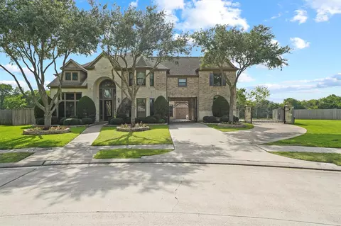3100 Richard Ln, Friendswood, TX 77546