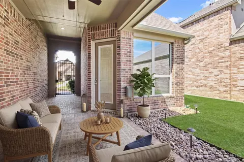 Exterior - 8931 Leaning Hollow Ln, Spring, TX 77379 photo 3 of 4