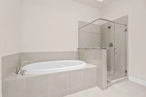 Bath - 8931 Leaning Hollow Ln, Spring, TX 77379 photo 3 of 9