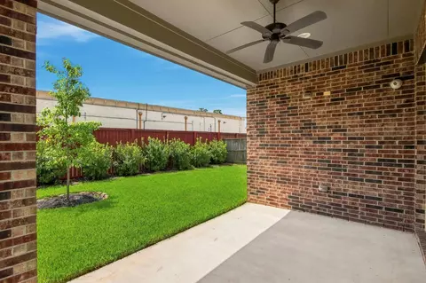 Exterior - 8931 Leaning Hollow Ln, Spring, TX 77379 photo 5 of 9