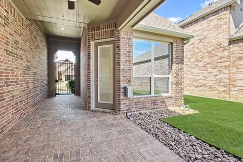 Exterior - 8931 Leaning Hollow Ln, Spring, TX 77379 photo 2 of 4