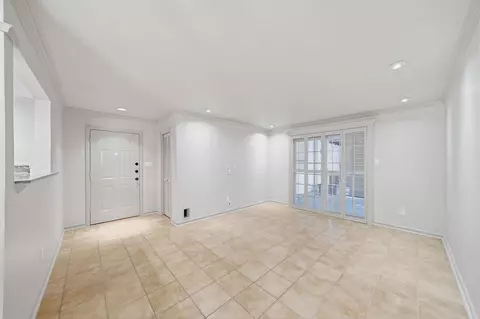 2744 Briarhurst Dr #51, Houston, TX 77057