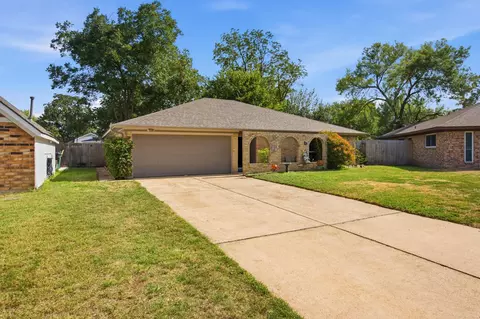9218 Landwood Dr, Houston, TX 77040