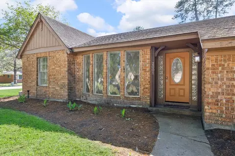 2001 Willowbend St, Conroe, TX 77301 photo 1