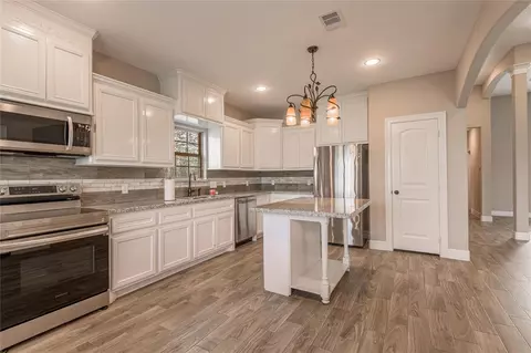 Kitchen - 11 Bluebonnet, Trinity, TX 75862 photo 3 of 4