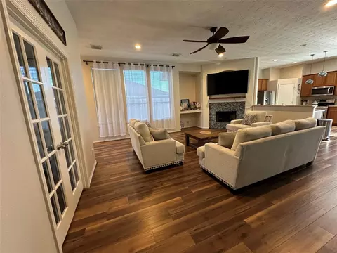 1875 Redwood Ln, Dayton, TX 77535