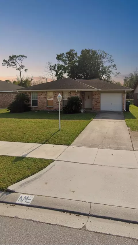 741 E Amherst Ln, Deer Park, TX 77536