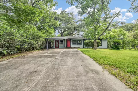 519 Magnolia St, Lake Jackson, TX 77566