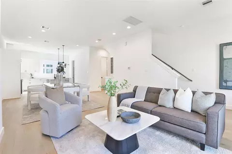1018 W 15th 12 St #B, Houston, TX 77008