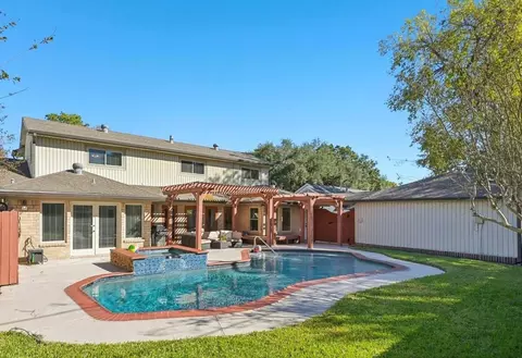 12527 Honeywood Trl, Houston, TX 77077
