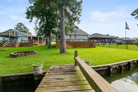 153 Lakeshore Dr, Onalaska, TX 77360
