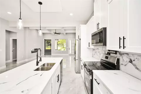 Kitchen - 3575 Roy Bean Rd, Willis, TX 77378 photo 4 of 6
