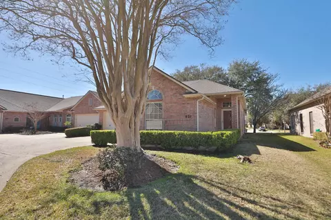 827 Apple Blossom Dr, Pearland, TX 77584