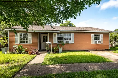 5119 Ripplebrook Dr, Houston, TX 77045