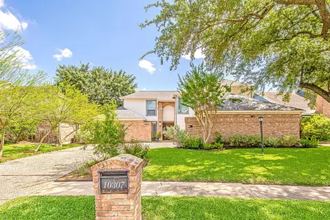 10307 Piping Rock Ln, Houston, TX 77042