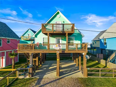 218 Sea Oats Dr, Surfside Beach, TX 77541