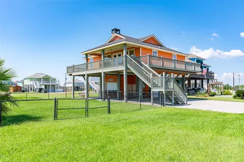 963 Palmridge Dr, Crystal Beach, TX 77650