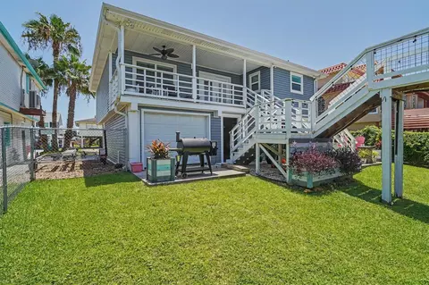 897 Bonita St, Bayou Vista, TX 77563