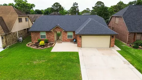 4818 Heritage Plains Dr, Friendswood, TX 77546