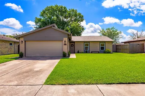 306 Morningside Dr, League City, TX 77573