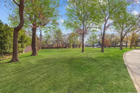 695 Rocky River Rd, Houston, TX 77056