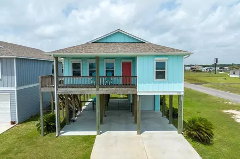 2403 S Bronte St, Rockport, TX 78382