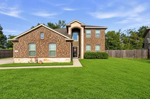 100 Tracie Dr, Dayton, TX 77535