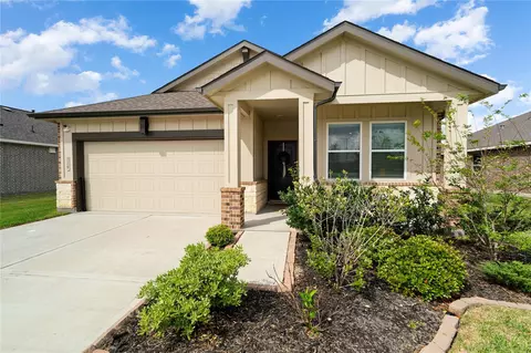 119 Walnut Hill Ct, Anahuac, TX 77514