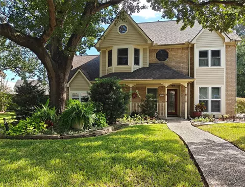 9823 Pine Pass Dr, Houston, TX 77070