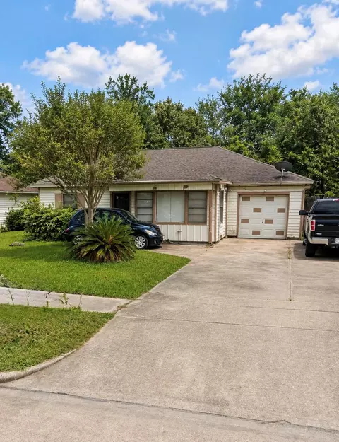 1214 Globe St, Houston, TX 77034