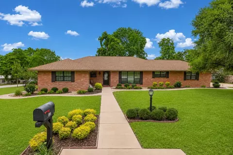 408 W Tom Green St, Brenham, TX 77833
