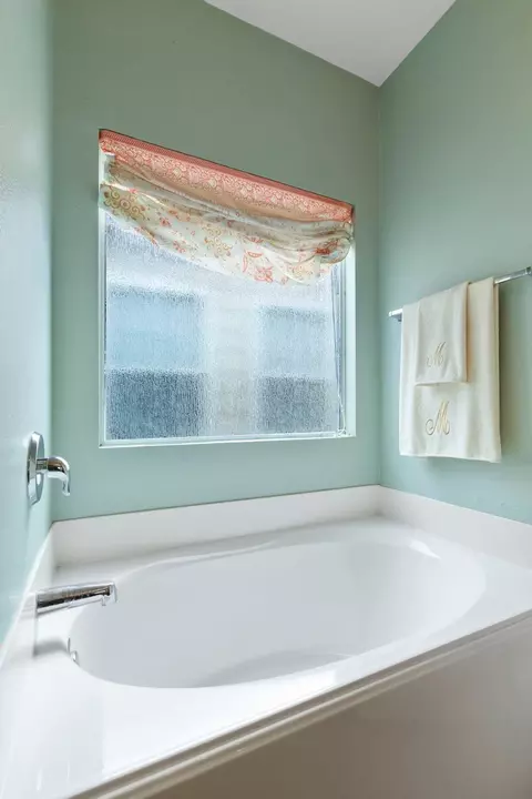 Bath - 21826 Grassy Hill Ln, Spring, TX 77388 photo 3 of 5