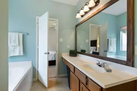 Bath - 21826 Grassy Hill Ln, Spring, TX 77388 photo 4 of 5