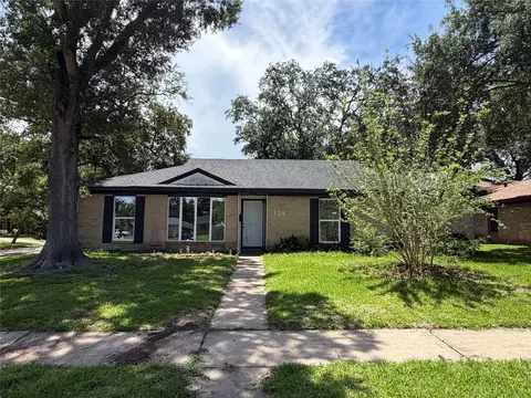 738 Beachcomber Ln, Houston, TX 77062