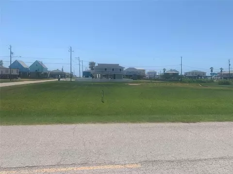 907 Fort Velasco Dr, Surfside Beach, TX 77541