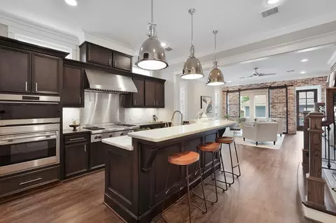 537 W 22nd St, Houston, TX 77008