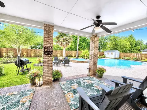 2410 Lakeway Dr, Friendswood, TX 77546