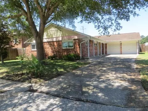 1602 Bellaire Blvd, Alvin, TX 77511