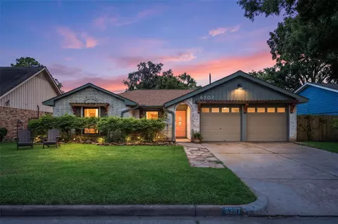 6207 Spruce Forest Dr, Houston, TX 77092