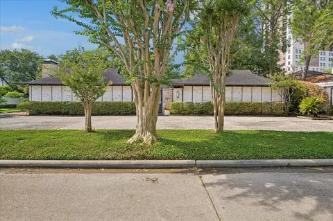 814 Wild Valley Rd, Houston, TX 77057