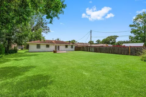 Exterior - 7280 Click Dr, Beaumont, TX 77708 photo 6 of 9