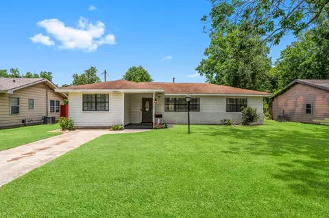 Exterior - 7280 Click Dr, Beaumont, TX 77708 photo 2 of 9
