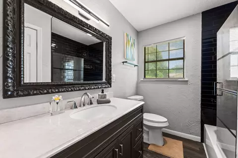 Bath - 7280 Click Dr, Beaumont, TX 77708 photo 1 of 2