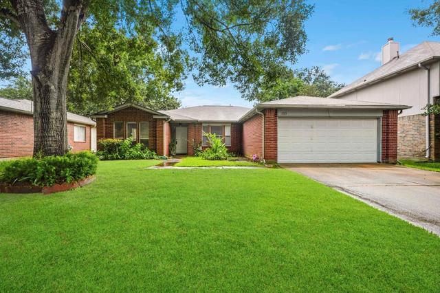 1723 Oak Ridge Dr, Kemah, TX 77565