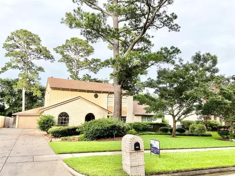 1022 Oak Leaf St, La Porte, TX 77571