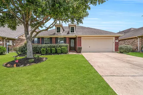 318 Lake Line Dr, Alvin, TX 77511