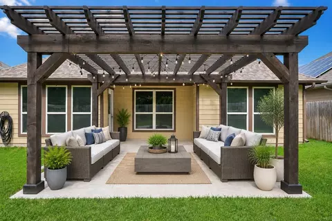 Exterior - 2117 Stubbs Dr, Bryan, TX 77807 photo 2 of 4
